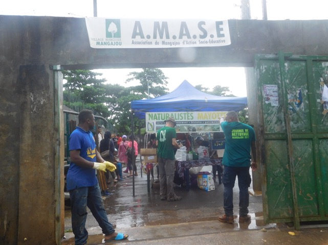 3 tonnes de déchets récoltées lors de l’opération de nettoyage de la mangrove de Mangajou-Chiconi