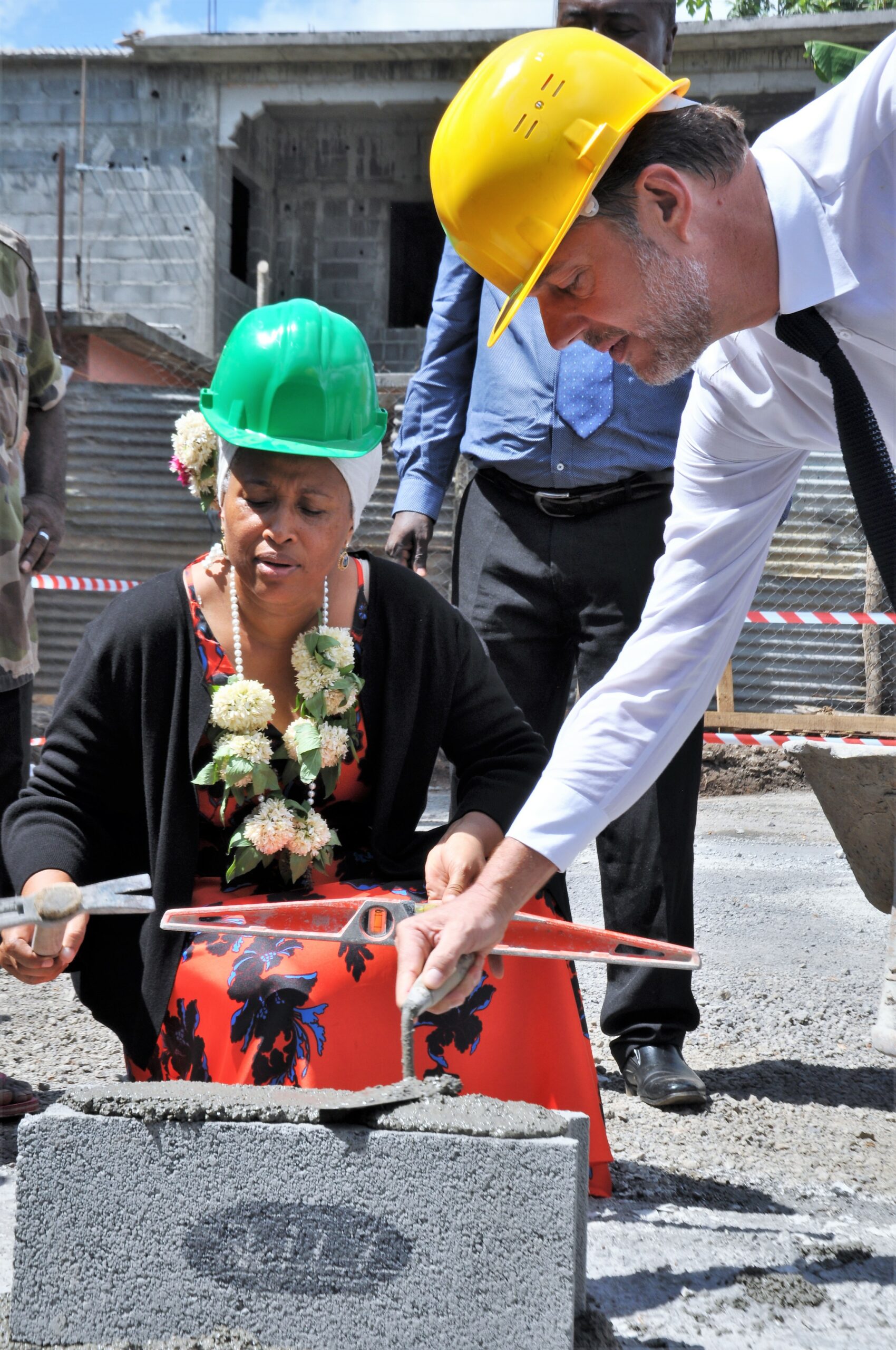 Pose de la première pierre du marché couvert de Chirongui