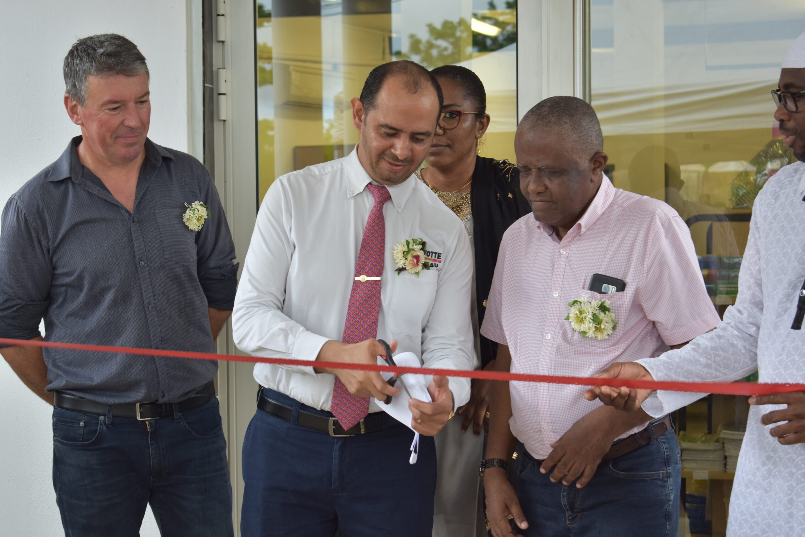 Mayotte Bureau élargit son offre et la rend plus accessible en ouvrant un deuxième magasin à Combani