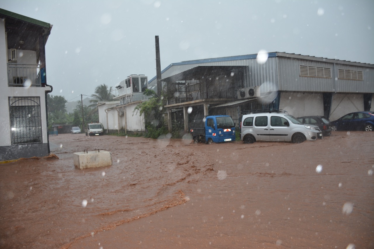 Les fortes pluies du matin à l’origine de nouvelles inondations