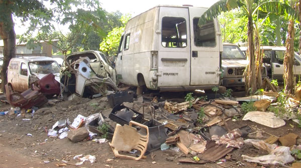 Le cimetière des voitures de Doujani