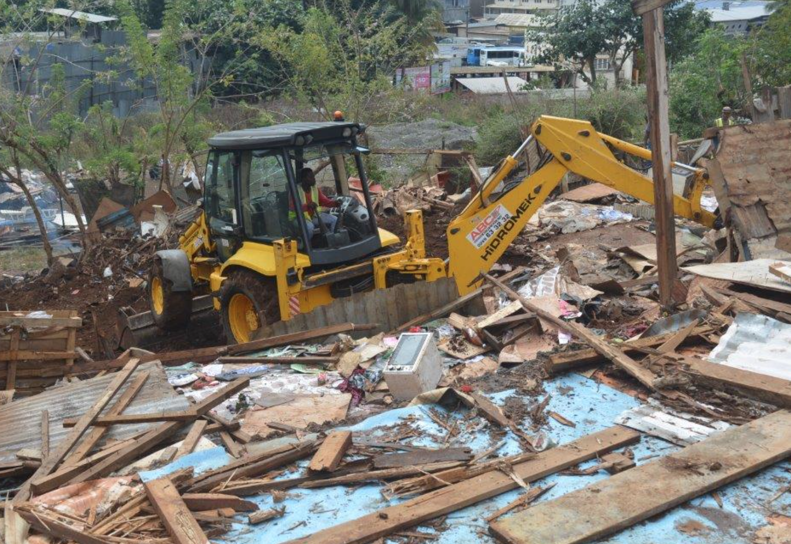 Opération de démolition de bangas à Kawéni