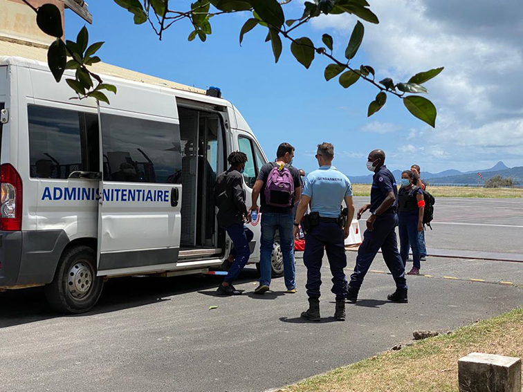 De nouveaux détenus de Majicavo en transfert pour La Réunion