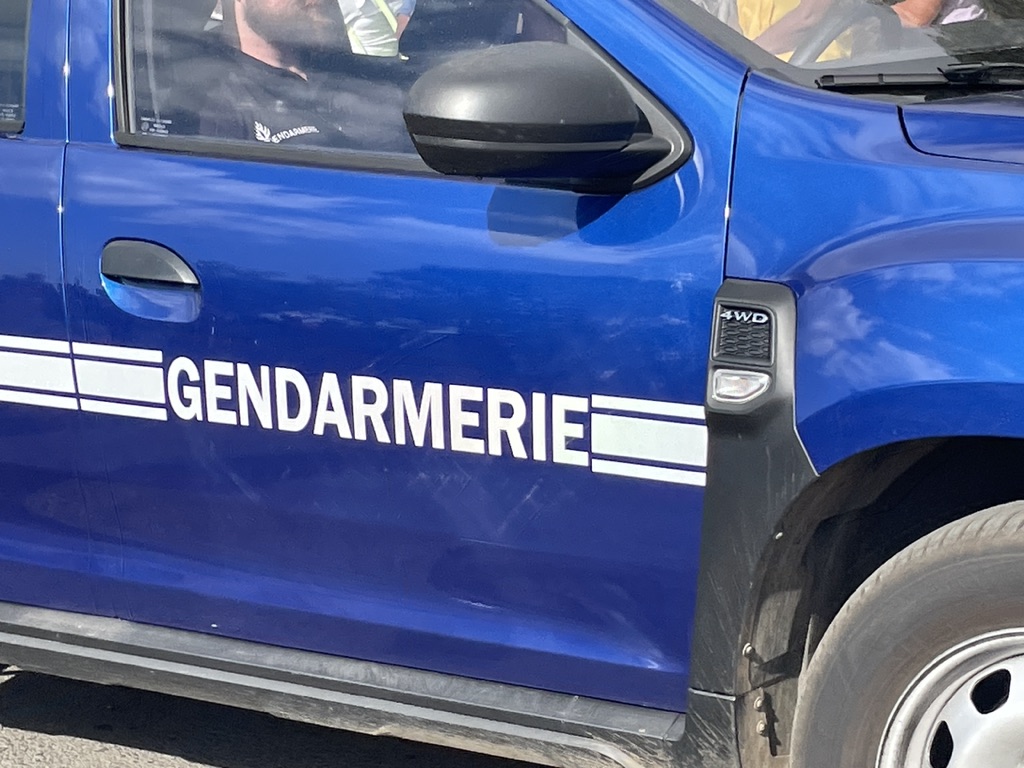 Délit de fuite, refus d’obtempérer, un gendarme a été blessé dans l’opération