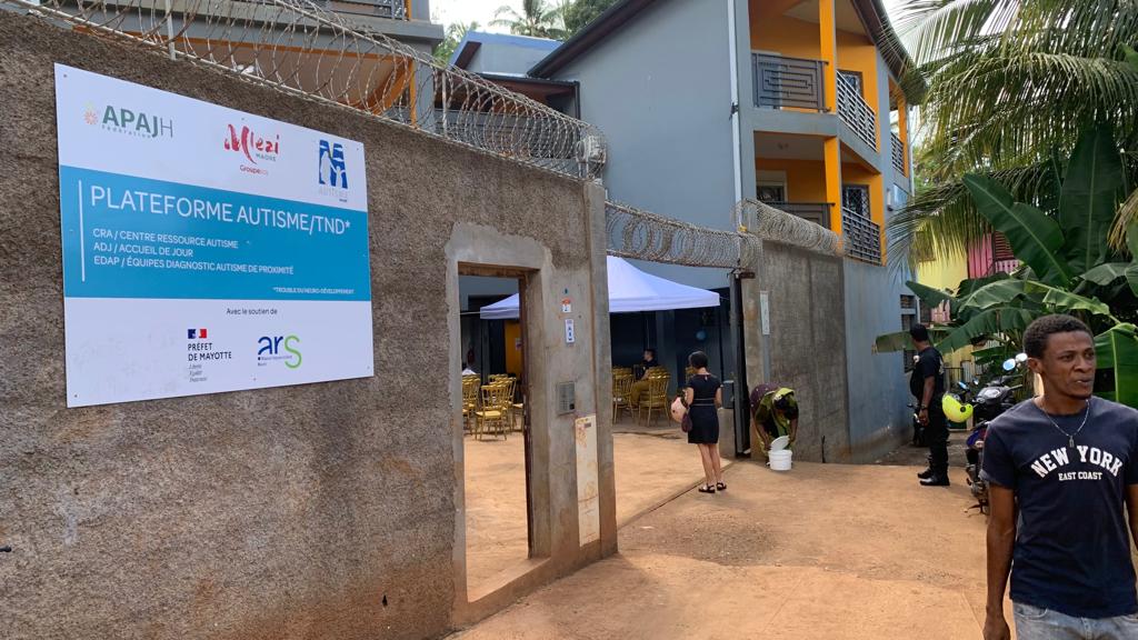 L’ARS, Mlezi Maore, l’APAJH et Autisme Mayotte inaugurent la plateforme dédiée à l’autisme et aux troubles du neuro développement