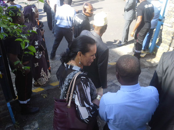 Arrivée des élus (3 photos)