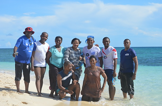 Les élus en mer avec le parc marin