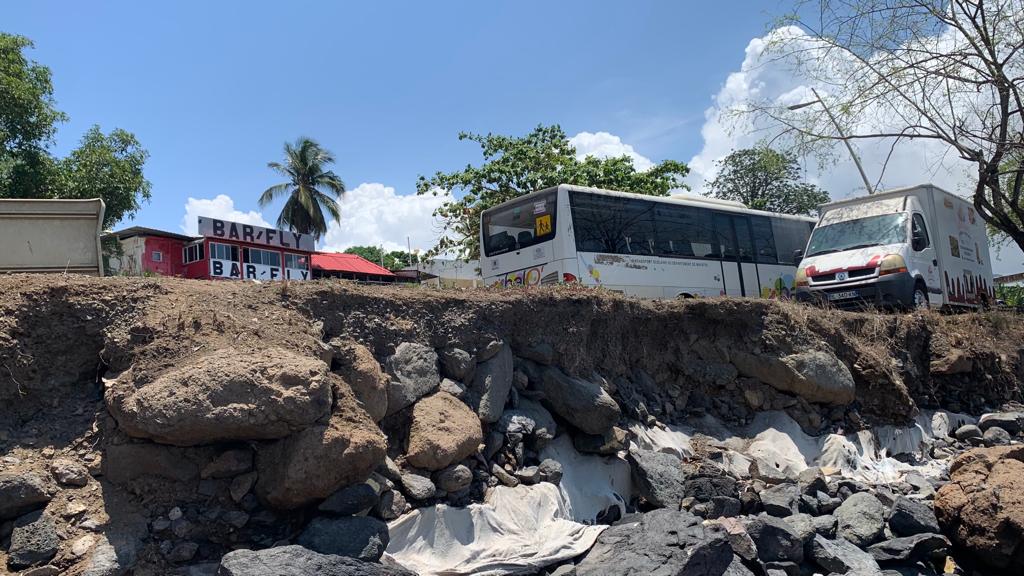 Le front de mer de Mamoudzou est grignoté par la mer
