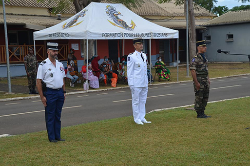 Une cérémonie de présentation au drapeau bien particulière