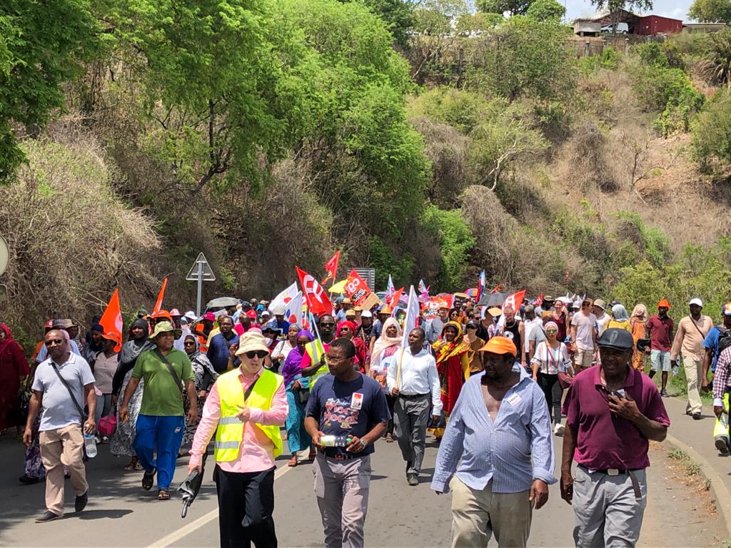 Du laboratoire aux transporteurs en passant par l’aéroport, le climat social se tend