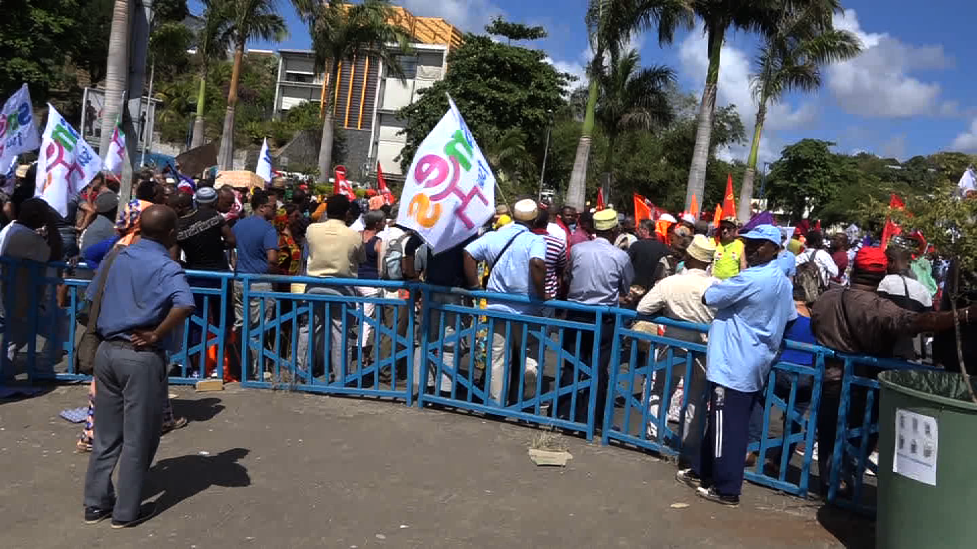 Les grévistes divisés sur la poursuite du mouvement