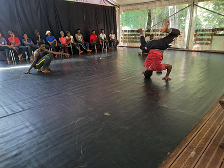 Hip Hop Évolution : Restitution artistique d’un Accueil Collectif de Mineurs (ACM) avec hébergement