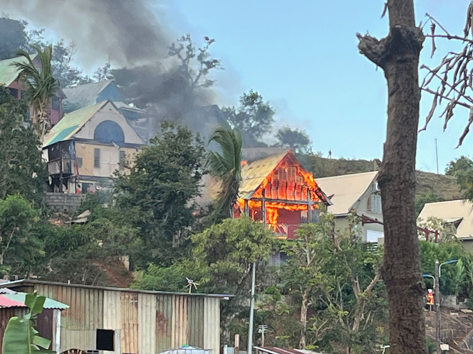 Un incendie dans une habitation d’un quartier de Mamoudzou (vidéo)