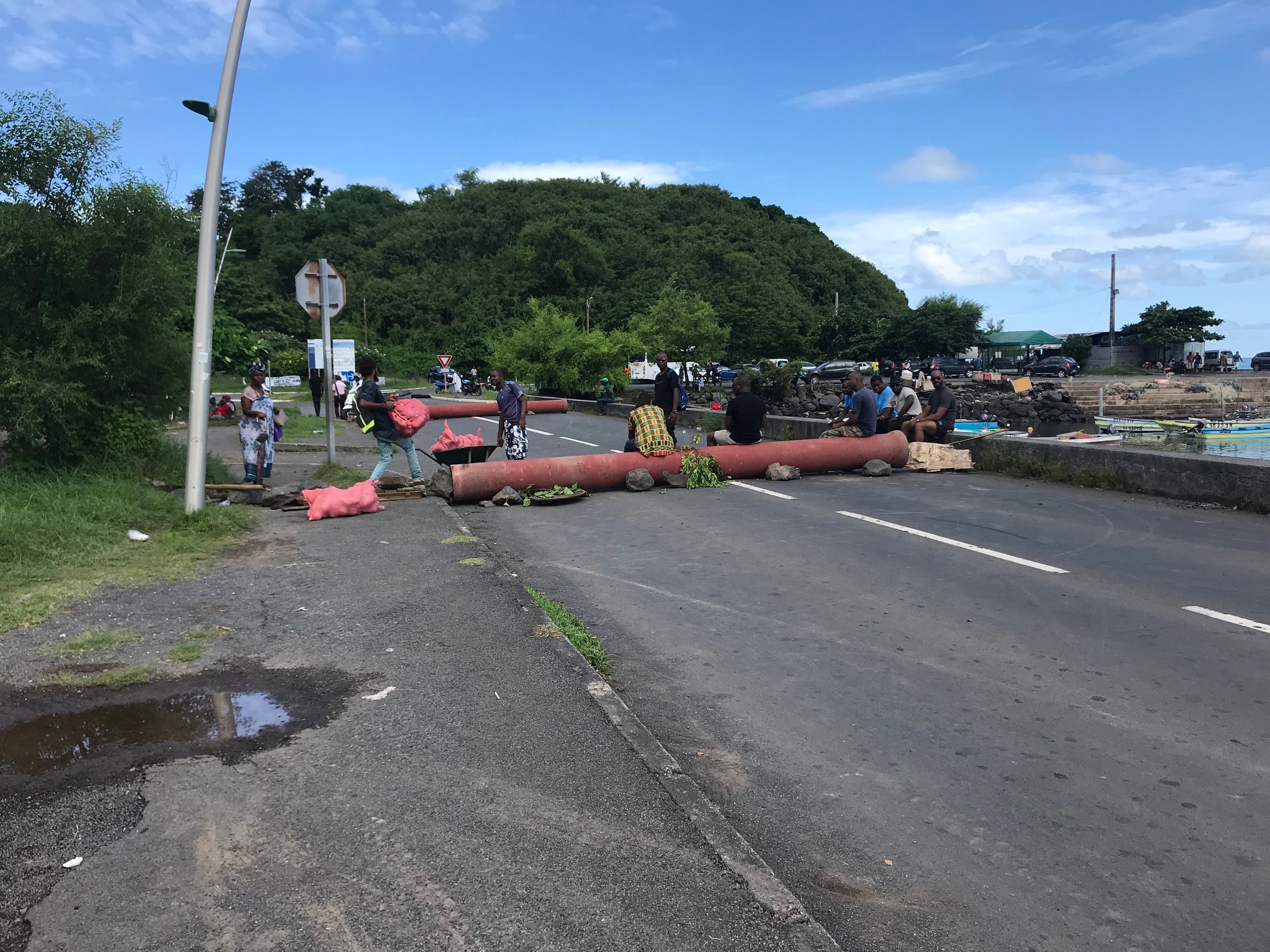 Barrages et mur de protection en petite-terre