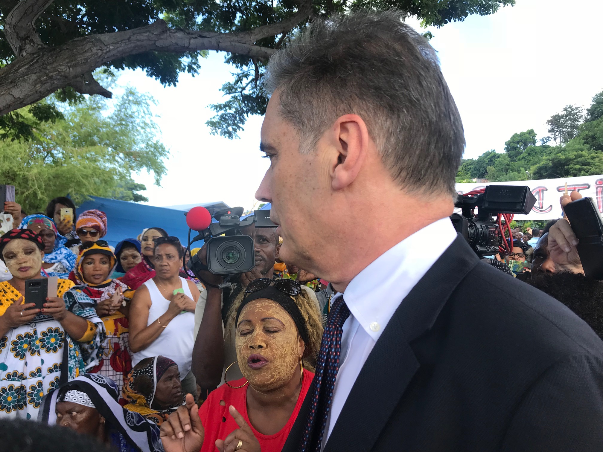 Accueil chaleureux mais chargé de revendications (reportage photos)