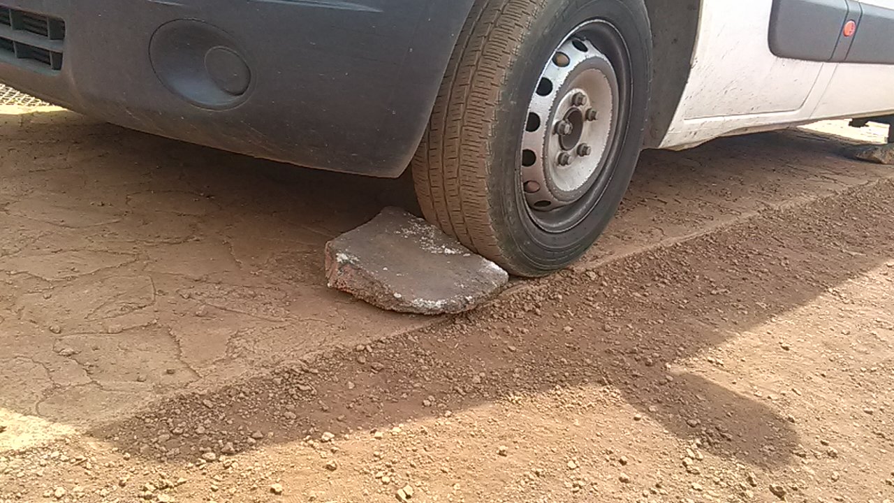 Des parents d’élèves de Vahibé bloquent le camion de livraison des collations scolaires
