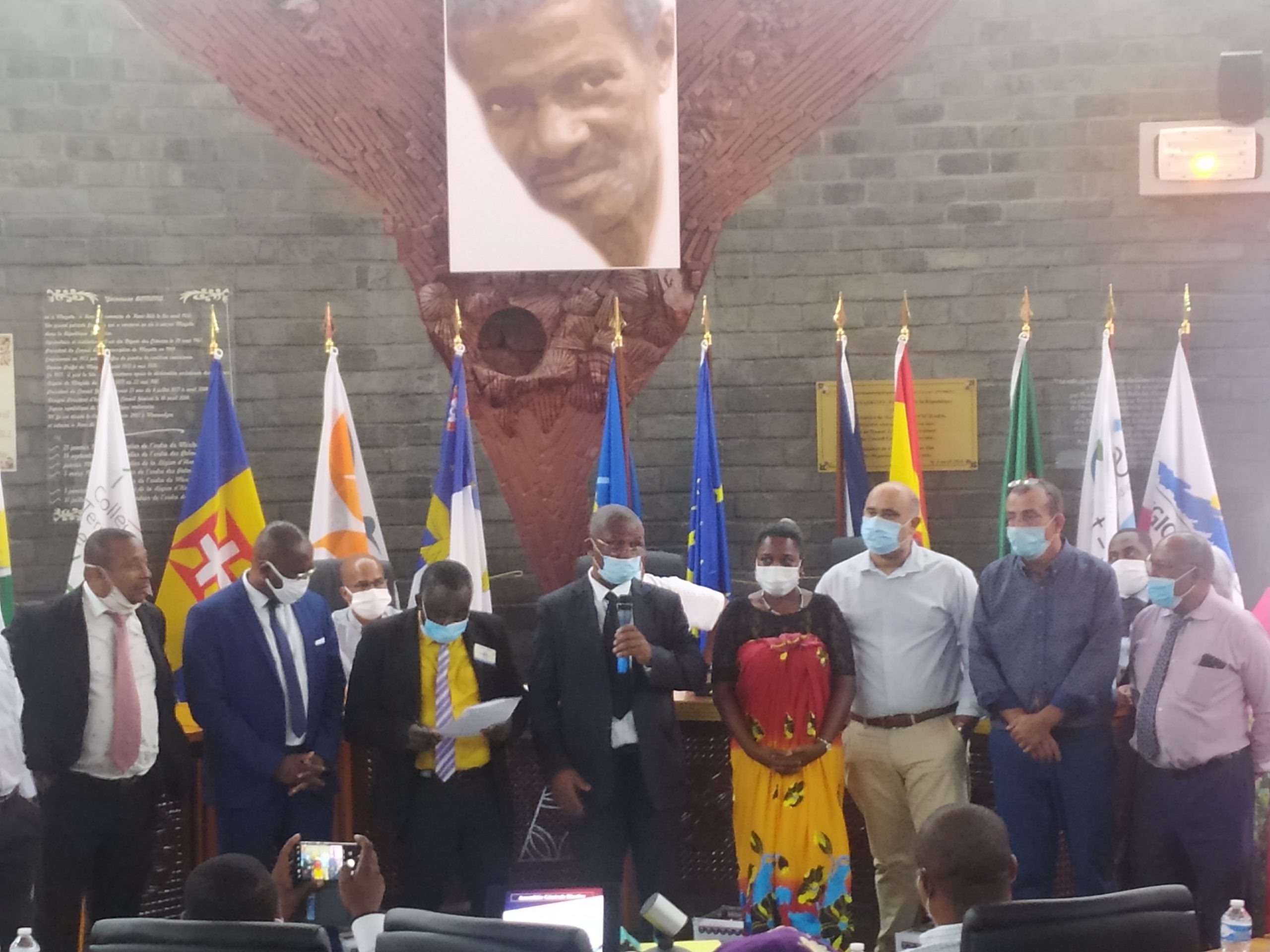 La Ligue de football réélit son président après de vives tensions