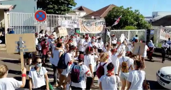 Les sages-femmes manifestent du CHM à l’ARS