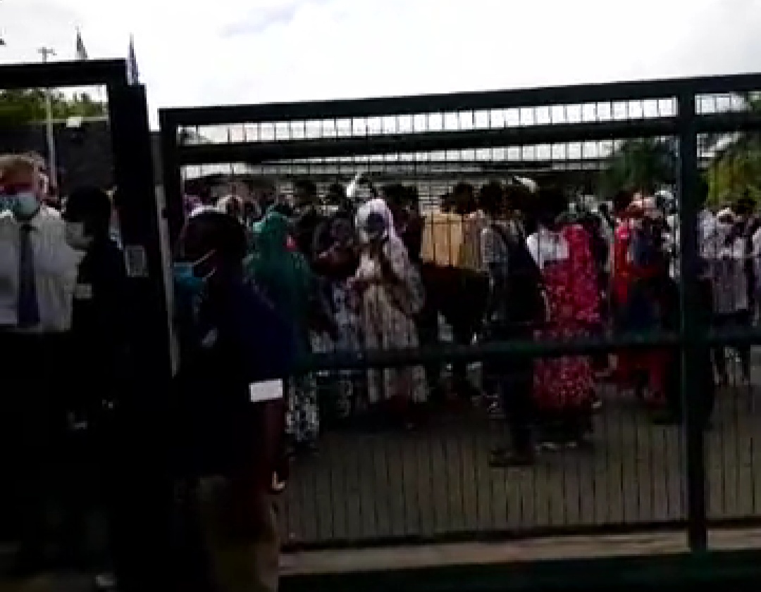Manifestation des élèves du lycée de Petite Terre, à Pamandzi