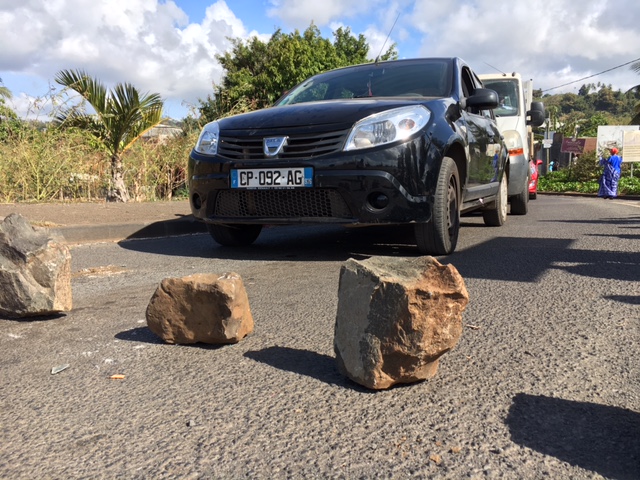 Les forces de l’ordre lèvent le barrage