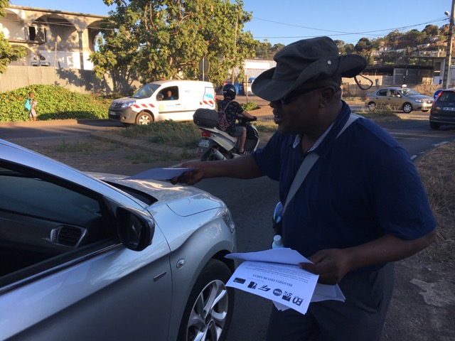 Distribution de tracts et blocages ponctuels du côté de Doujani