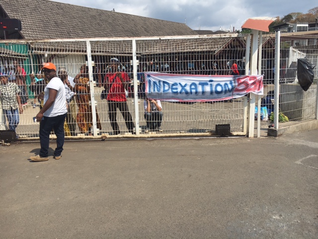 Les usagers du STM paient et se retrouvent bloqués sur les quais