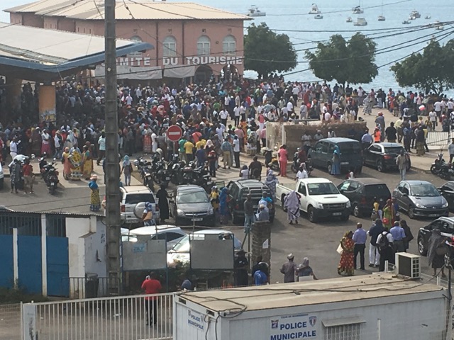 La place de la République se remplit progressivement (photos)