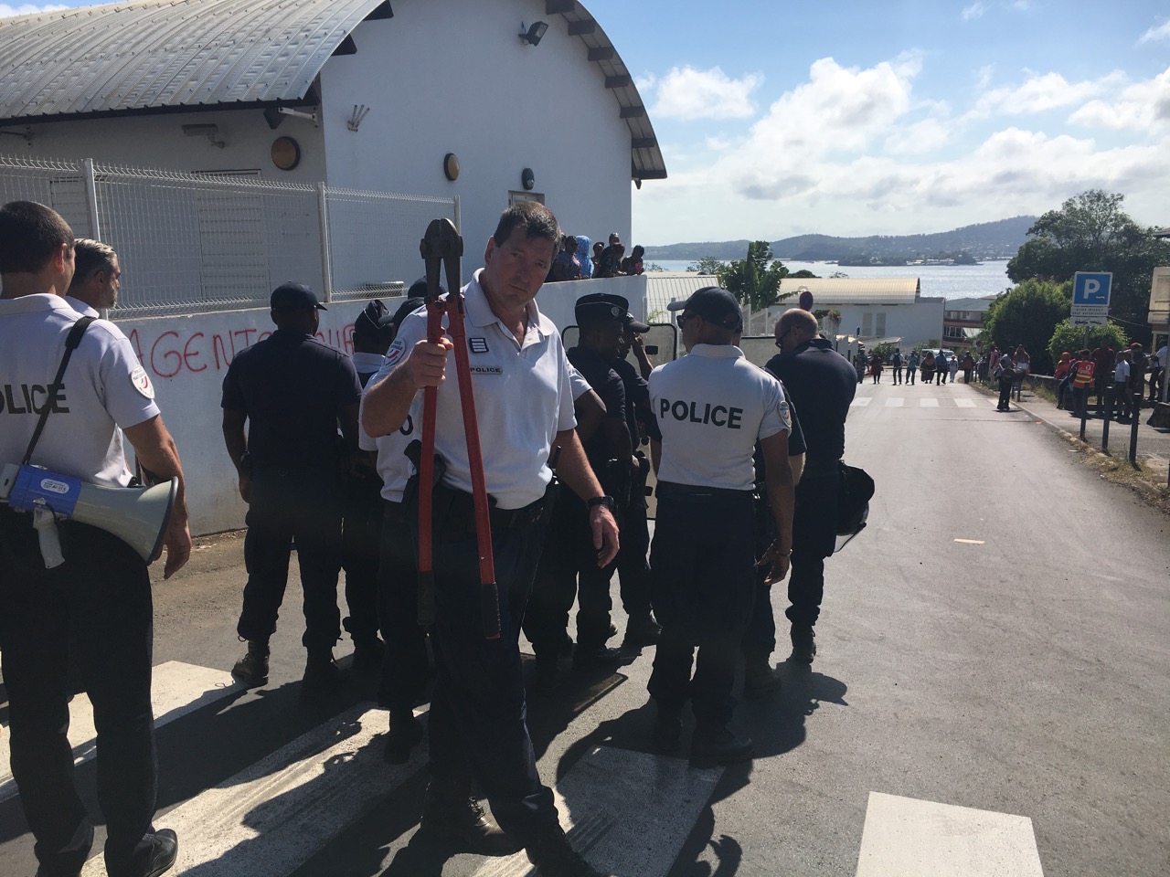 La police débloque les accès au CHM dans un climat tendu (photos)