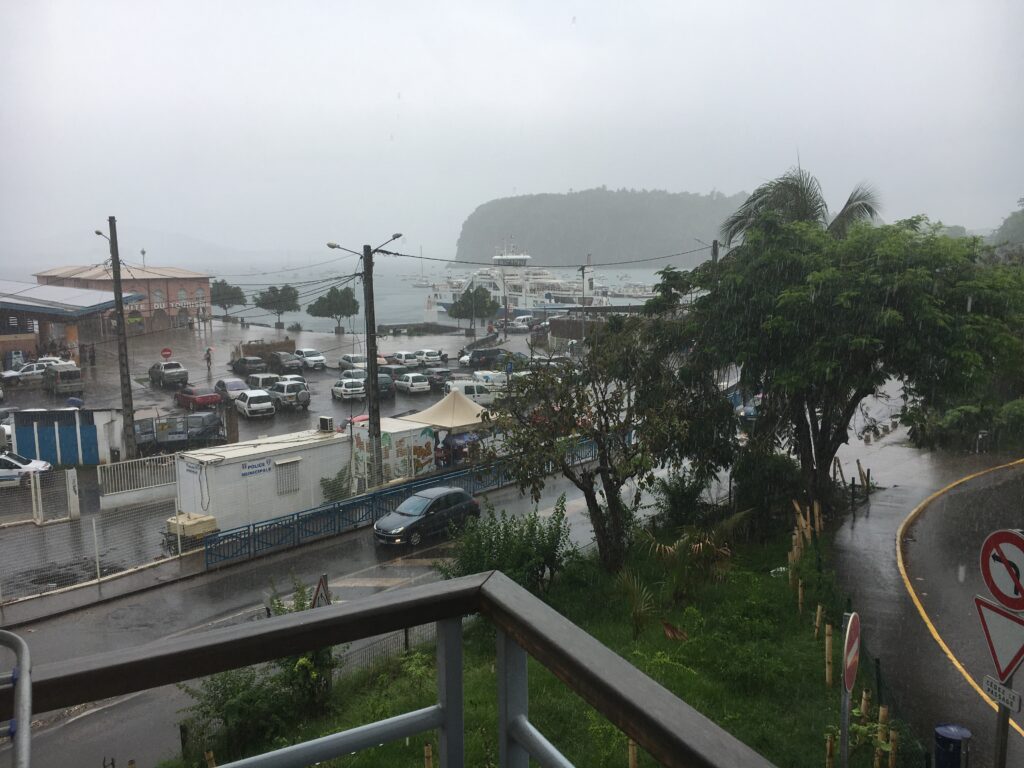 La zone suspecte 90 S se rapproche et annonce de fortes pluies généralisées 11 IMG 4771