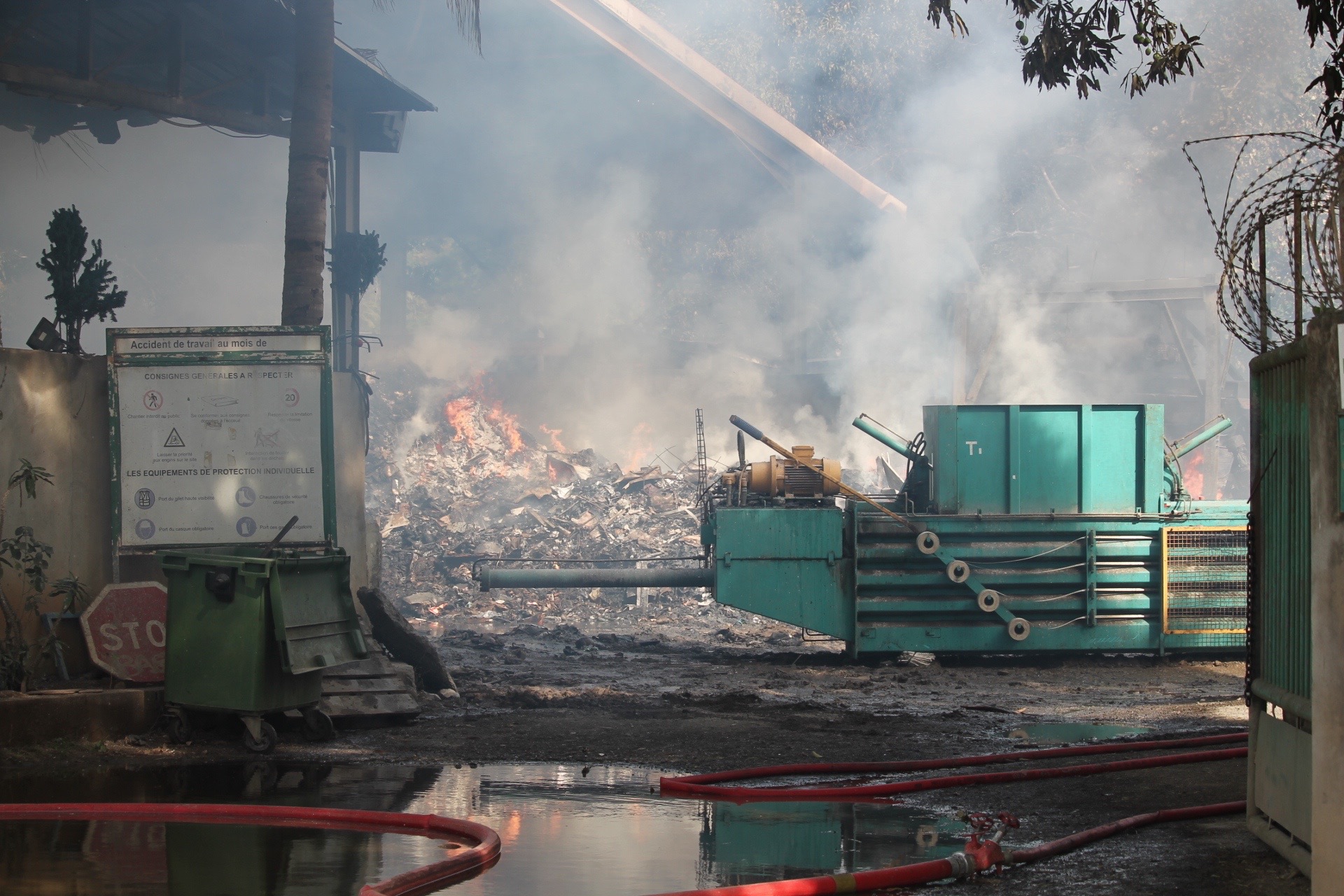 Près de 30 pompiers encore mobilisés ce matin chez Enzo Recyclage
