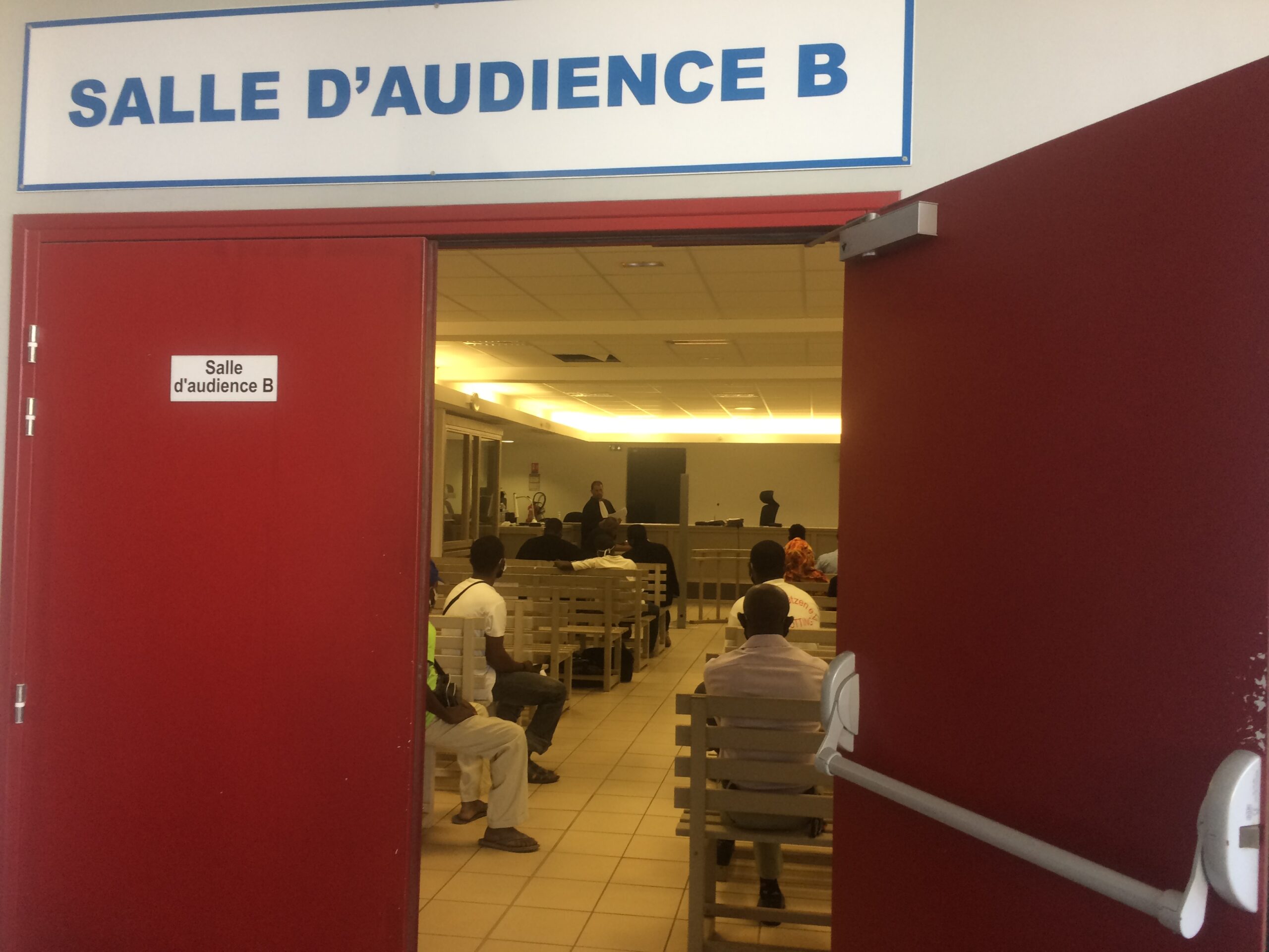 Attaque à la scie, caillassage alcoolisé et voleur de seconde zone