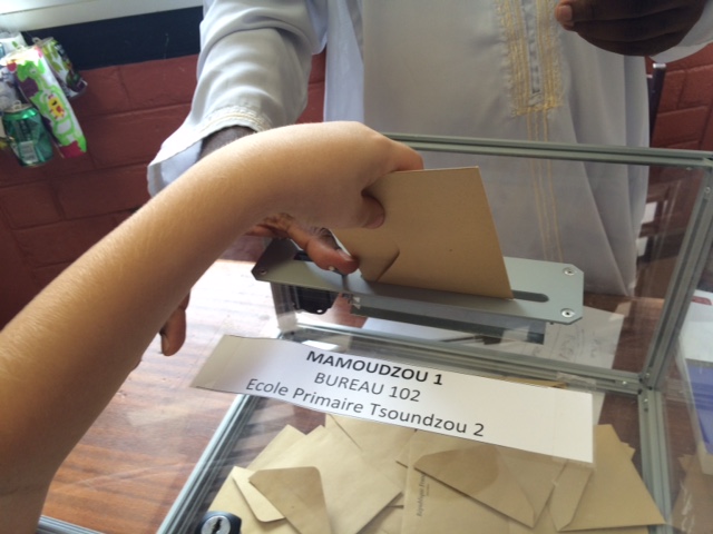 9h35 : 34 votants à Tsoundzou 2