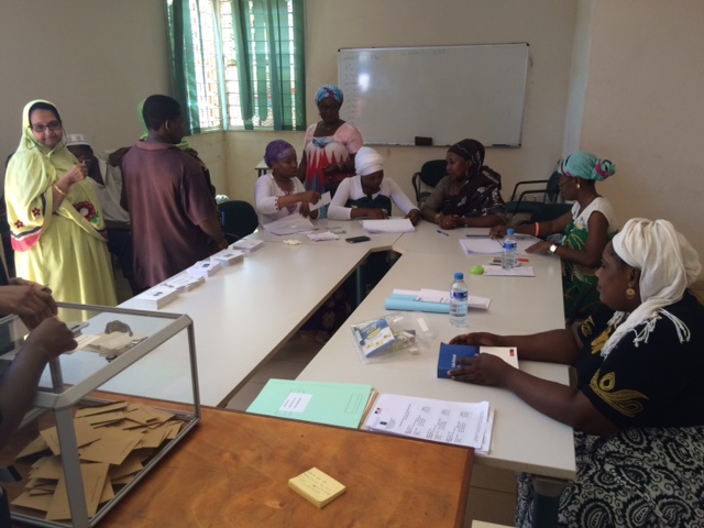 11h19 : 92 votants à Koungou Bibliothèque