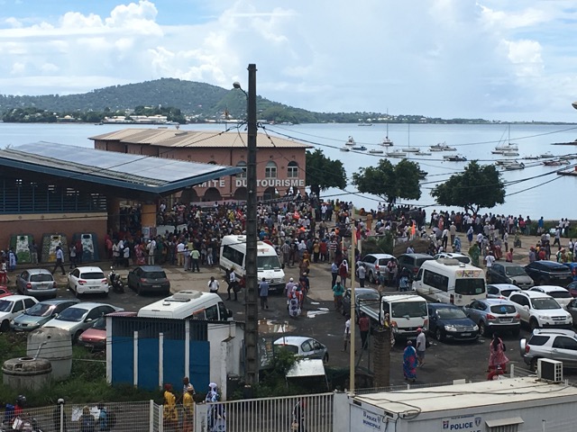 Regroupement place de la République et blocage de plusieurs ronds-points