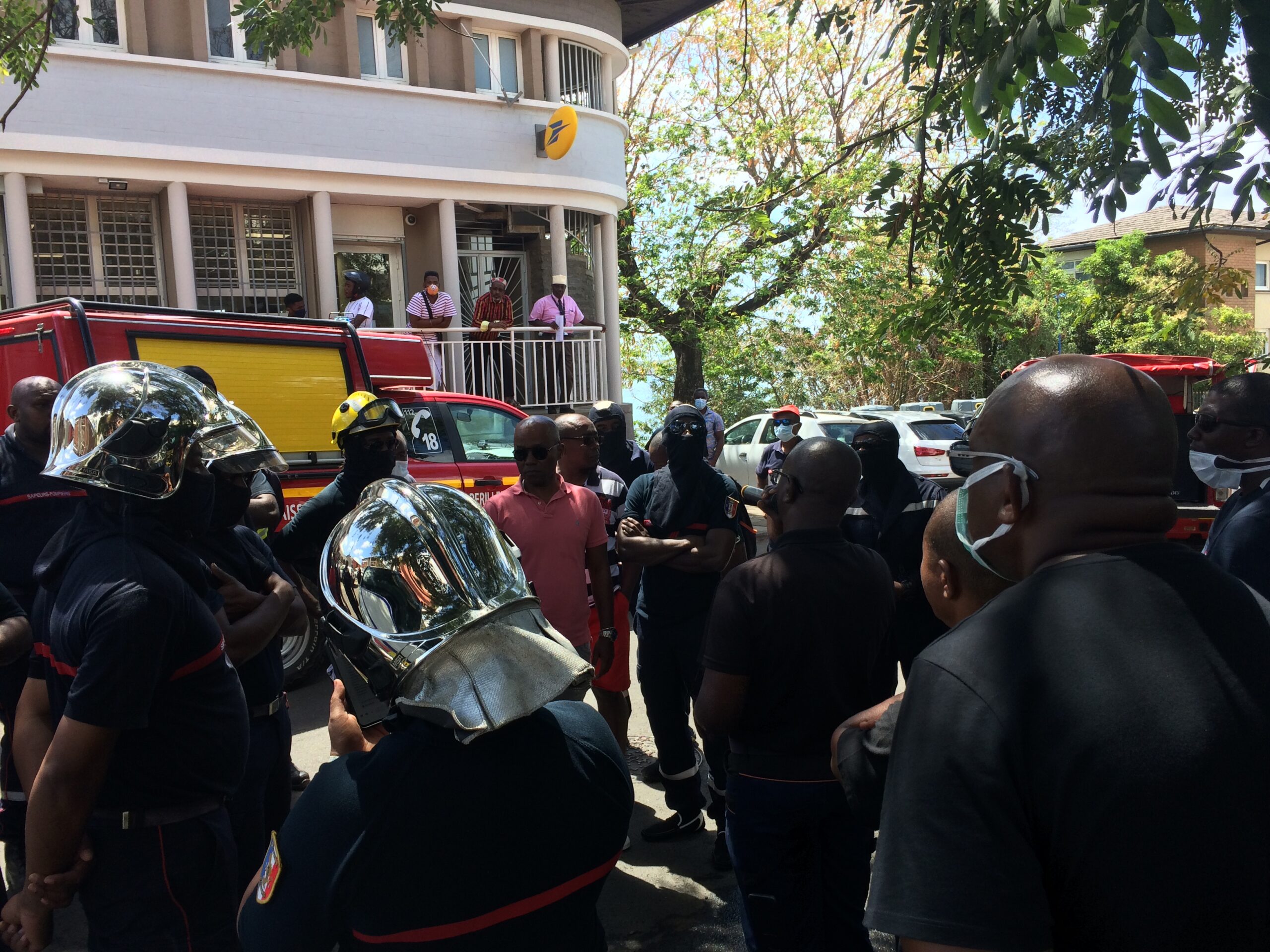 La tension était à son comble ce matin entre pompiers et force de l’ordre (vidéo)