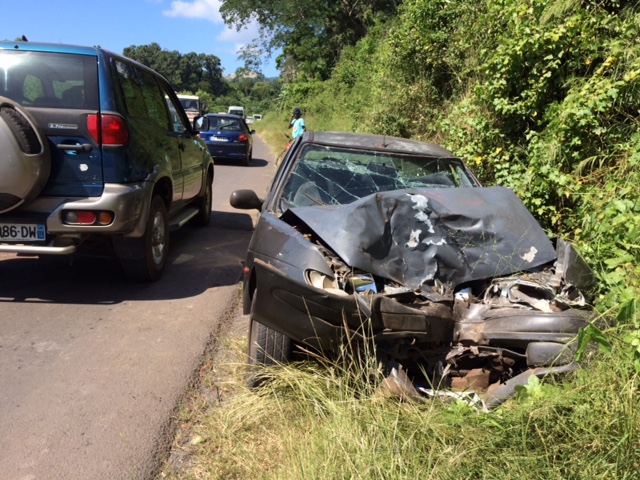 Un taxi clandestin percute les Pompiers