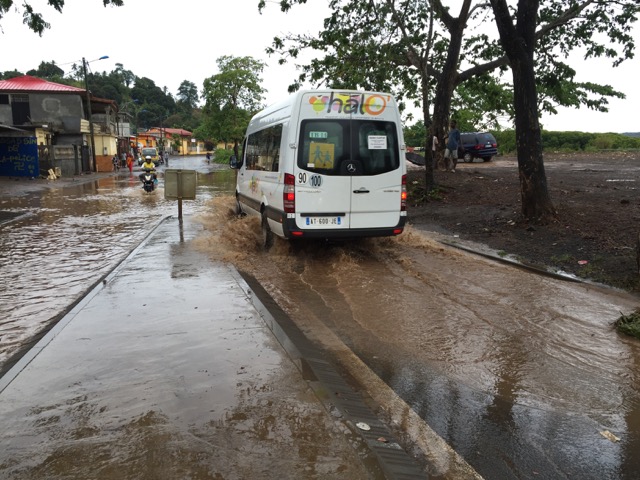 Après la pluie à Tsoundzou (photos et vidéo)