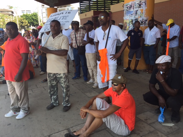 Rassemblement des grévistes Place de la République (photos)