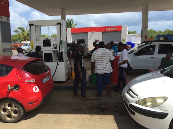 Menace de grève Total : les stations-service prises d’assaut