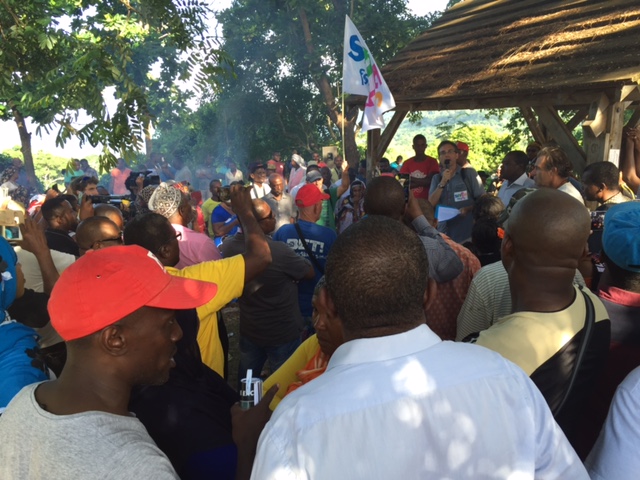 Le discours commence