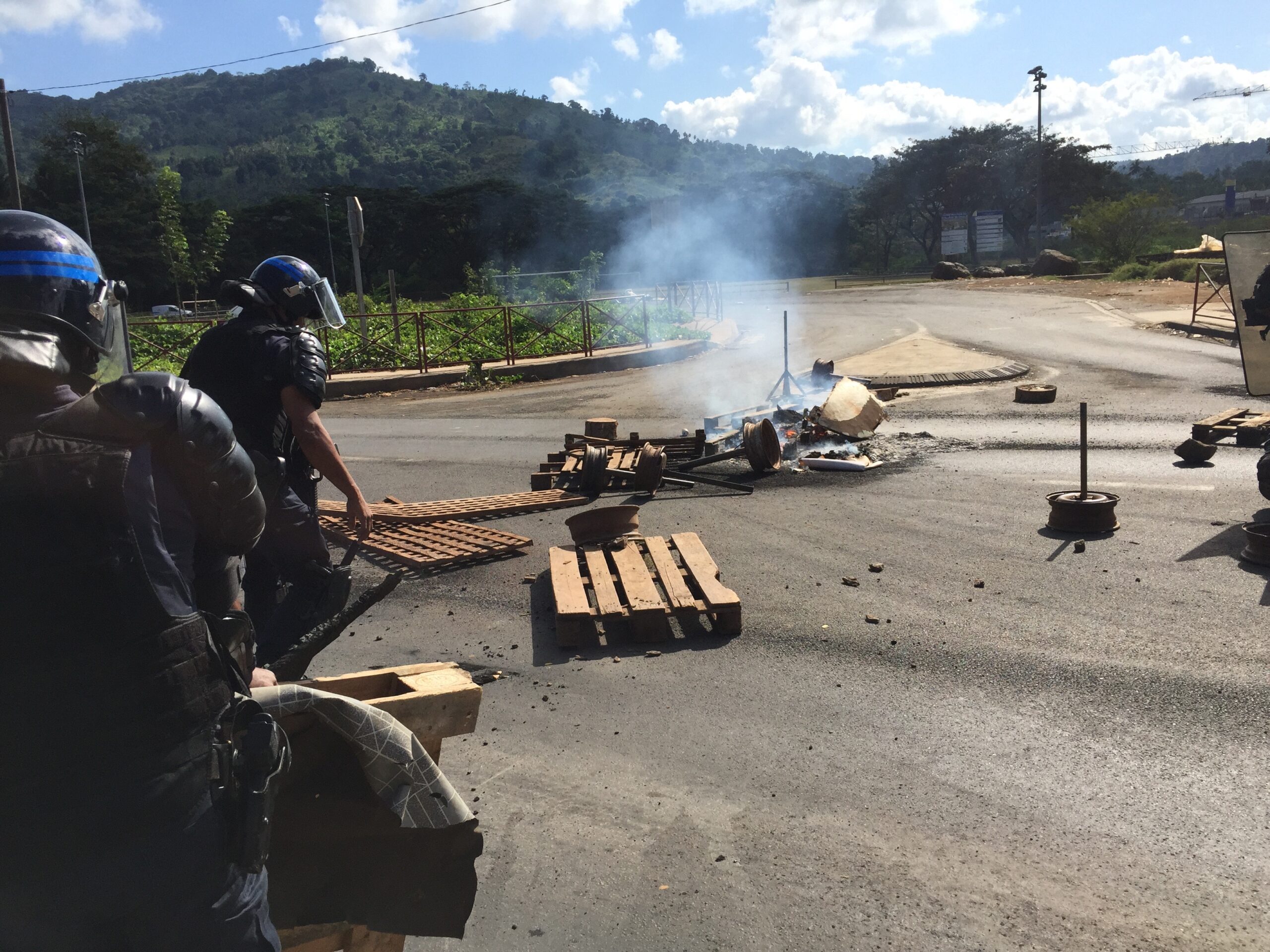 Deux femmes prises à partie à Tsoundzou