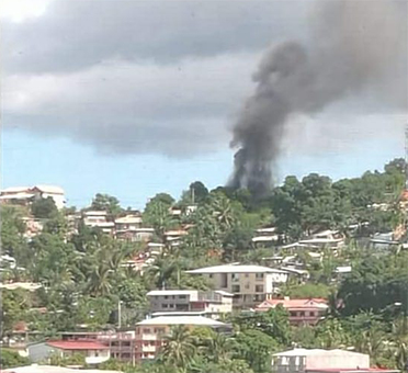 Très gros incendie à Cavani Sud