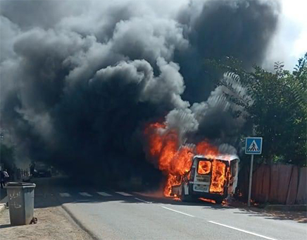 Un taxi prend feu au niveau de Bouyouni