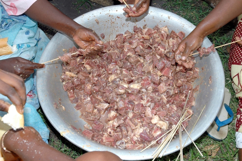 Bandraboua va contrôler les vendeurs de brochettes et de fruits et légumes