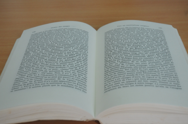 Koungou : il frappe le gardien de la bibliothèque et un gendarme