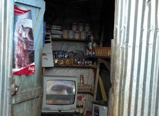 Ouangani : ils volent un douka en arrachant la porte, et caillassent les voisins