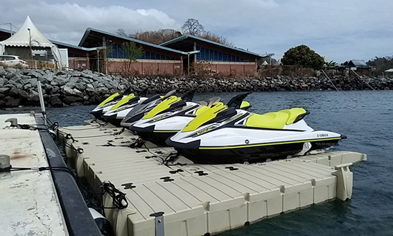 Un nouvel arrivant sur le ponton des croisiéristes