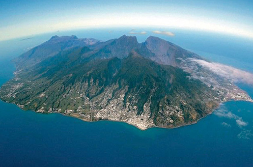 La Réunion envisage son reconfinement mais aussi des évacuations sanitaires vers Mayotte