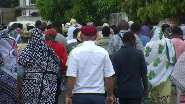 Combani : les photos de la marche blanche de cet après midi