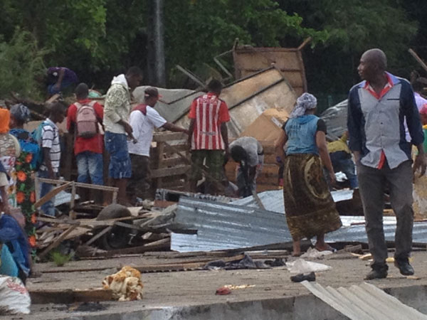 Pillage au marché (vidéo)